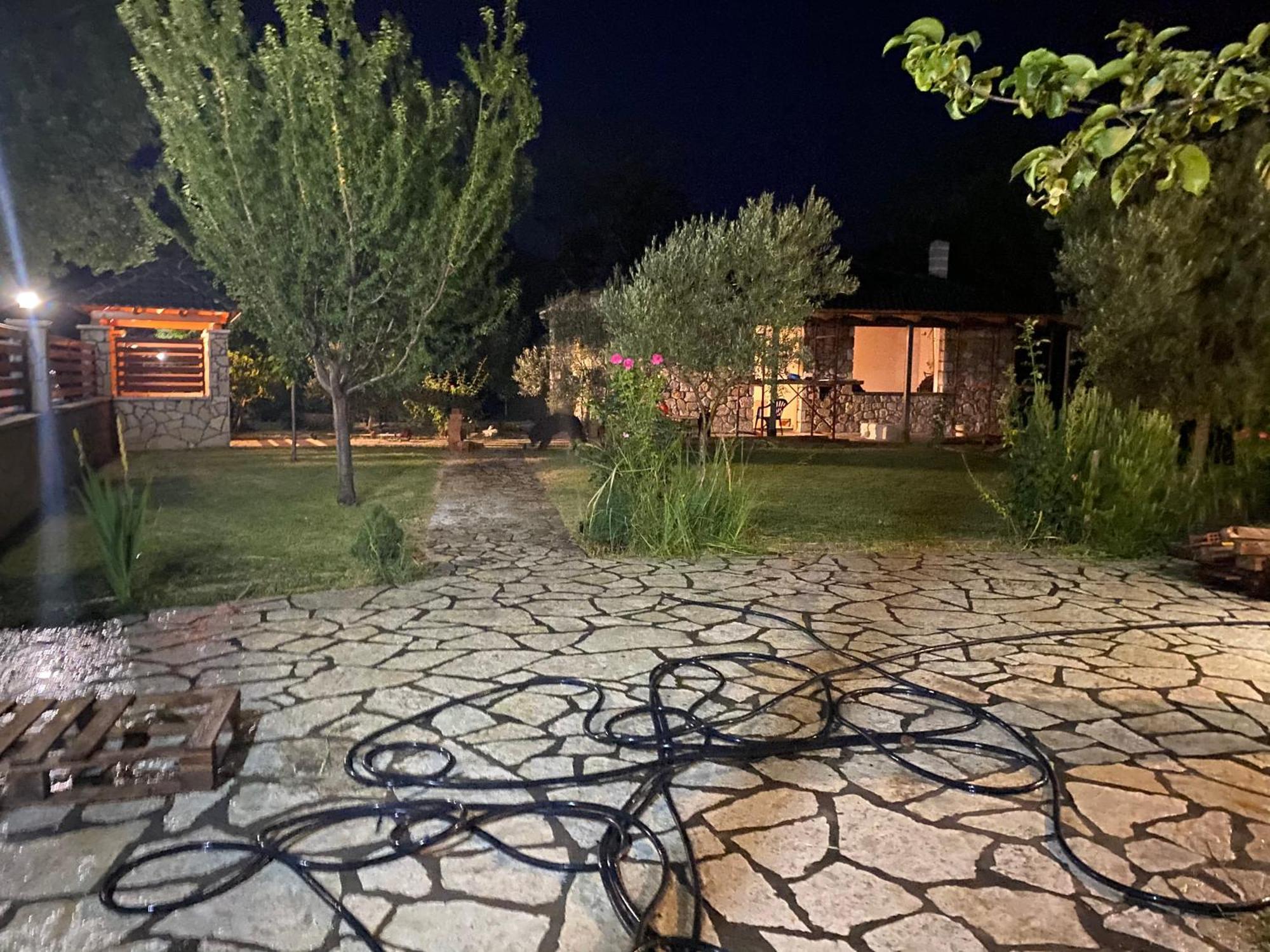 Το Πετρινο Σπιτι Του Καστρη! Με Θεα Τα Μετεωρα Villa Калампака Екстериор снимка