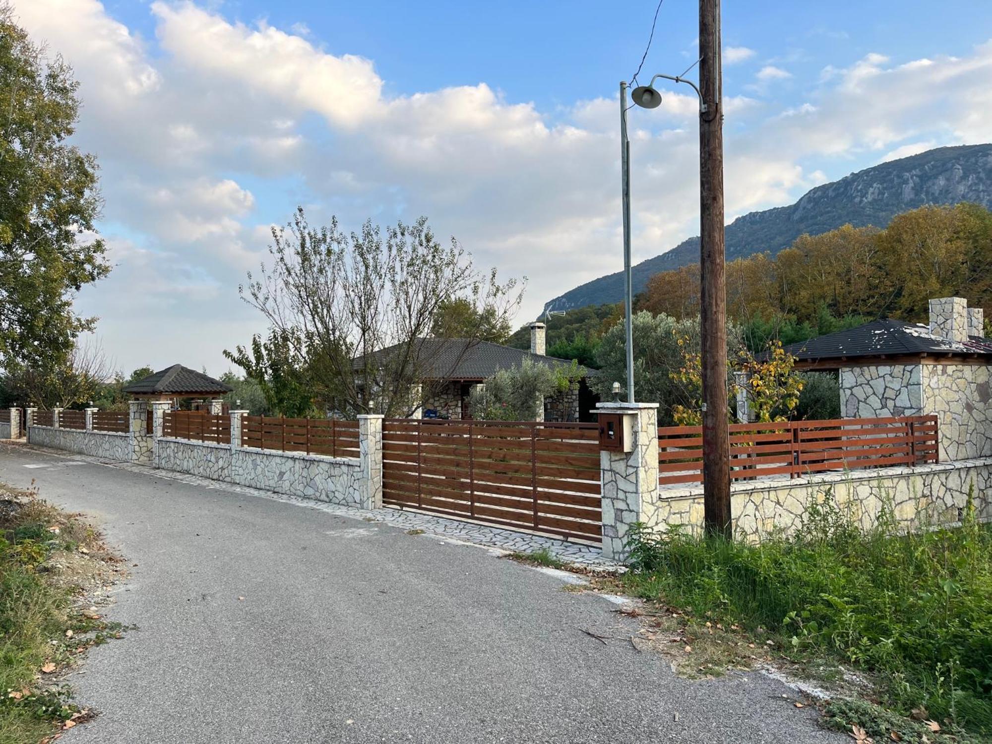 Το Πετρινο Σπιτι Του Καστρη! Με Θεα Τα Μετεωρα Villa Калампака Екстериор снимка